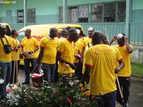 Journée du volontaire de DHL : 70 agents réhabilitent la pouponnière de Yopougon